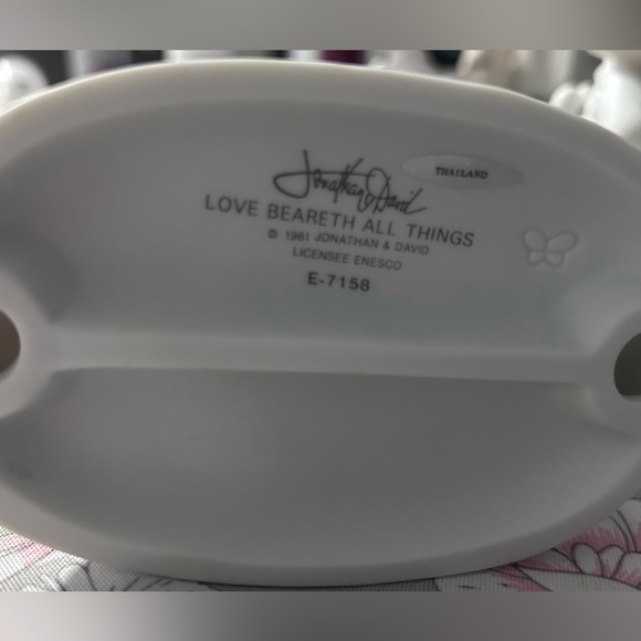 Previous Moments figurine “Love Beareth All Things” - Picture 6 of 7